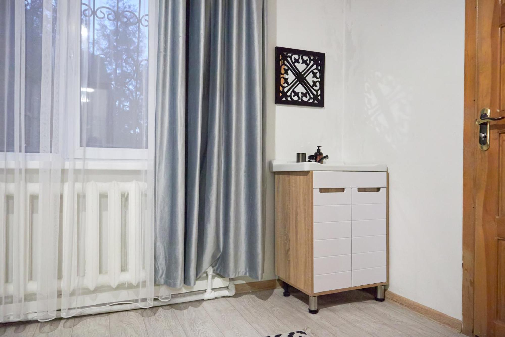 Sweet Vibe Hotel Алма Ата Екстериор снимка