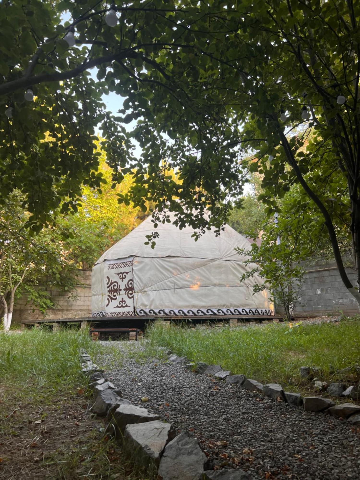 Sweet Vibe Hotel Алма Ата Екстериор снимка
